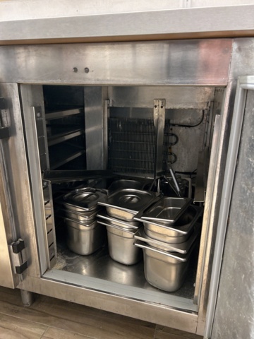 1051655-5 Cooling bench with 3 doors, cooling trough & accessories - Kema