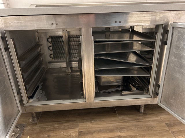 1051655-6 Cooling bench with 3 doors, cooling trough & accessories - Kema