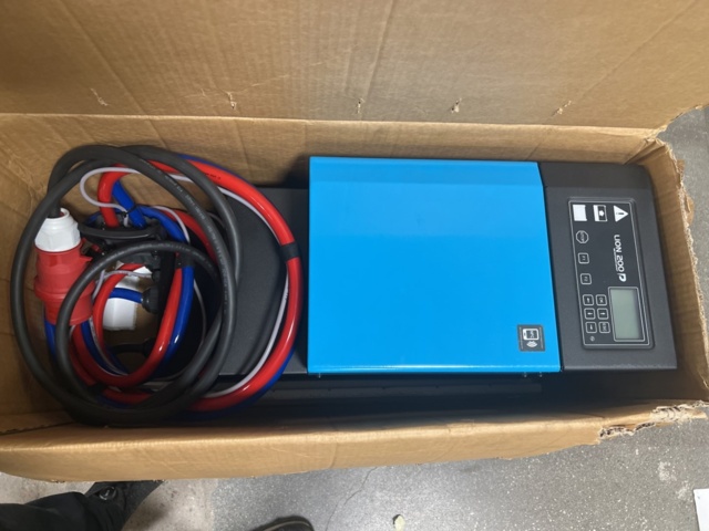 1116975-3 Battery charger for trucks 10 pcs