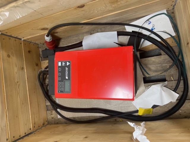 1116975-8 Battery charger for trucks 10 pcs