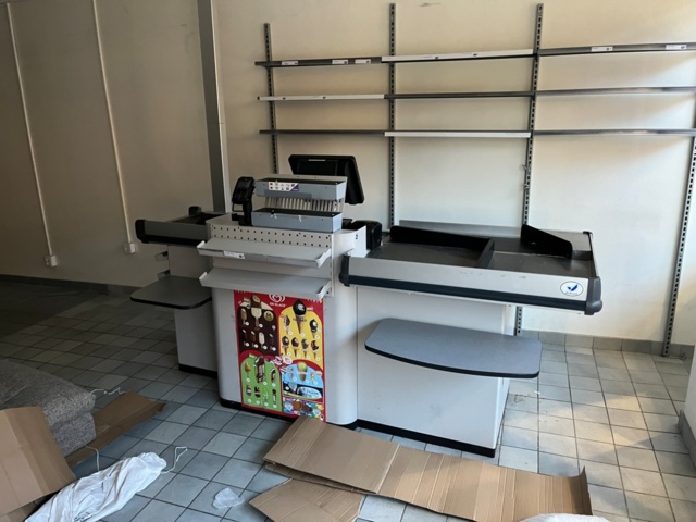 Cash counter with cash register and Checkmark conveyor belt - PS ...