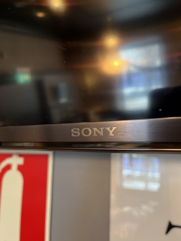 1067134-3 TV 85" - Sony Bravia 4K UR3