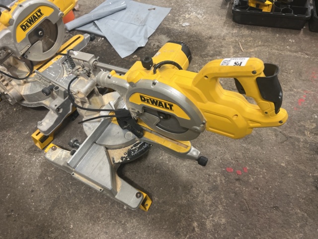 1051685-2 Miter saw DeWalt 2 pcs - DeWalt DWS777 -QS