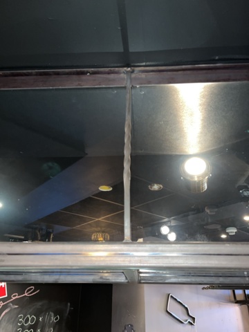 1067193-11 Bar counter and bar overhang for demoting and more