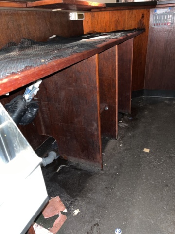 1067243-6 Bar counter with shelves for dismantling