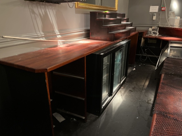 1067243-7 Bar counter with shelves for dismantling
