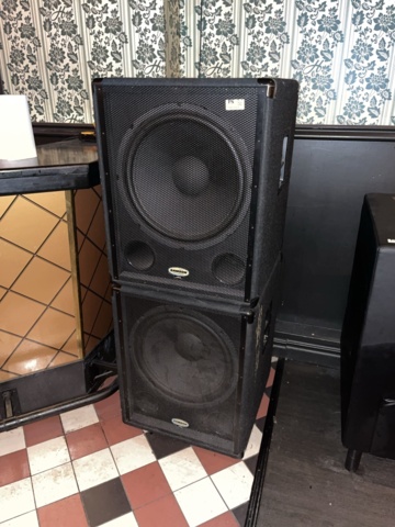 1067263-1 Active bass boxes 2 pcs - Samson db1800a