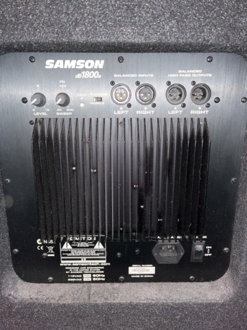 1067263-3 Active bass boxes 2 pcs - Samson db1800a