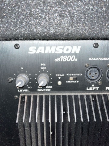 1067263-4 Active bass boxes 2 pcs - Samson db1800a