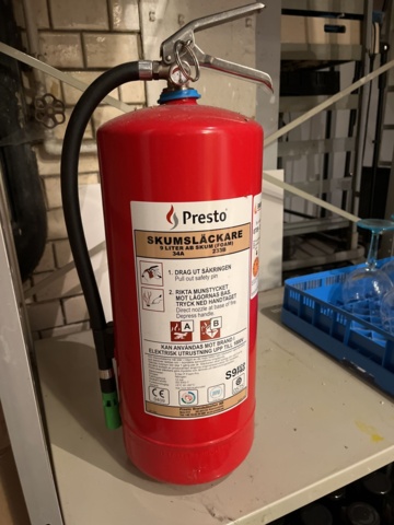 1067284-7 Everything including shelves - kitchenware & miscellaneous