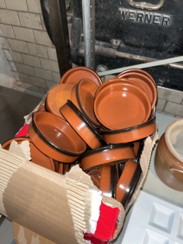 1067284-10 Everything including shelves - kitchenware & miscellaneous