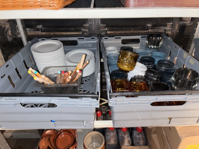 1067284-11 Everything including shelves - kitchenware & miscellaneous