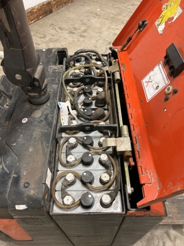 1143910-9 BT truck LPE240/S Including charger