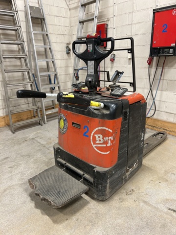 1143911-1 BT truck LPE240/S Including charger