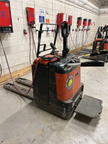 1143911-3 BT truck LPE240/S Including charger