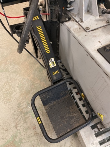 1110375-5 Tire mounting machine Ravaglioli with wheel lifter