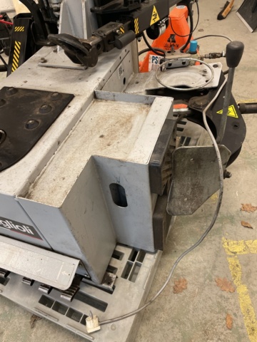 1110375-9 Tire mounting machine Ravaglioli with wheel lifter