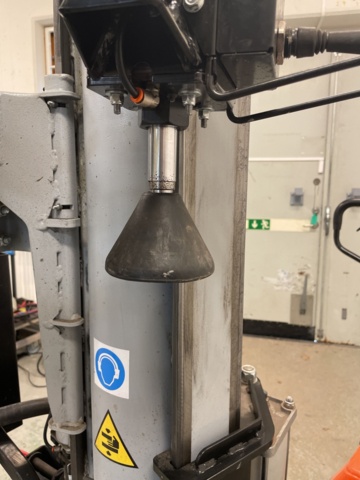 1110375-13 Tire mounting machine Ravaglioli with wheel lifter