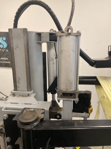 1110375-18 Tire mounting machine Ravaglioli with wheel lifter