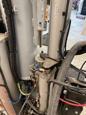 1110375-26 Tire mounting machine Ravaglioli with wheel lifter