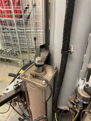 1110375-25 Tire mounting machine Ravaglioli with wheel lifter