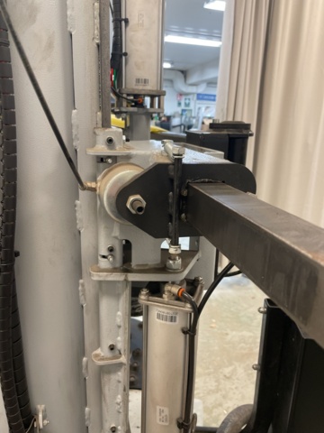 1110375-27 Tire mounting machine Ravaglioli with wheel lifter