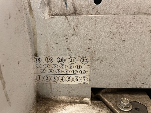 1110375-36 Tire mounting machine Ravaglioli with wheel lifter