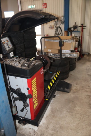 Tire balancing machine Corgi 150 ProLine Truck - PS Auction - We value ...