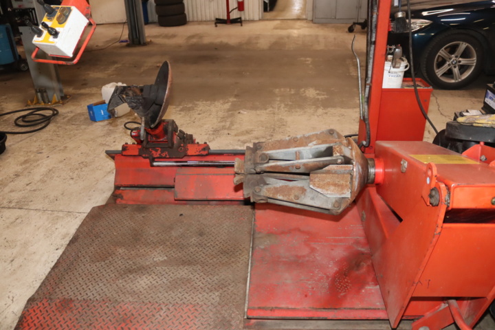 1154911-7 Tire retreading machine Mondolfo Ferro TBE 156 S