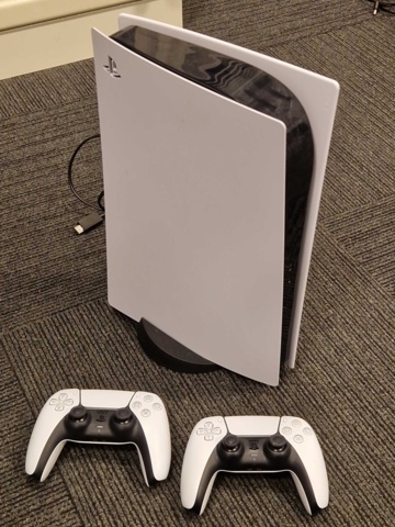 1154031-1 Sony PlayStation 5 with two controllers