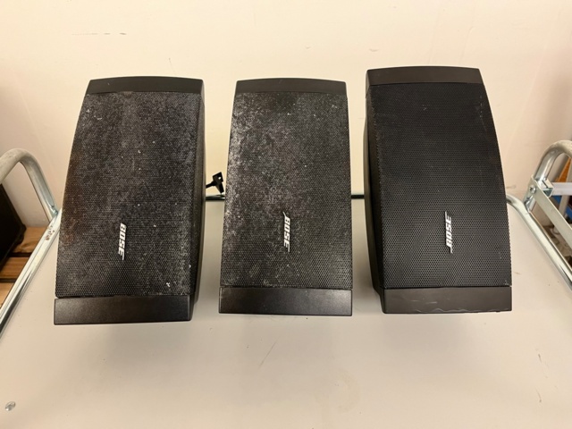 1154938-2 3. BOSE front speakers type DS-40 7 pieces