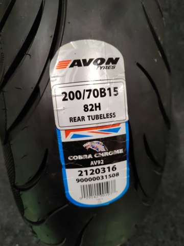 1142434-4 MC tires Avon Cobra Chrome AV92 200/70B - 15