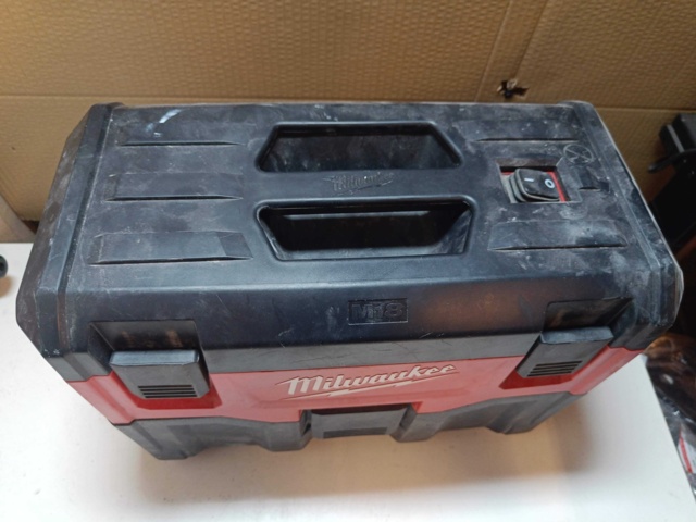 1129868-2 Milwaukee vacuum cleaner