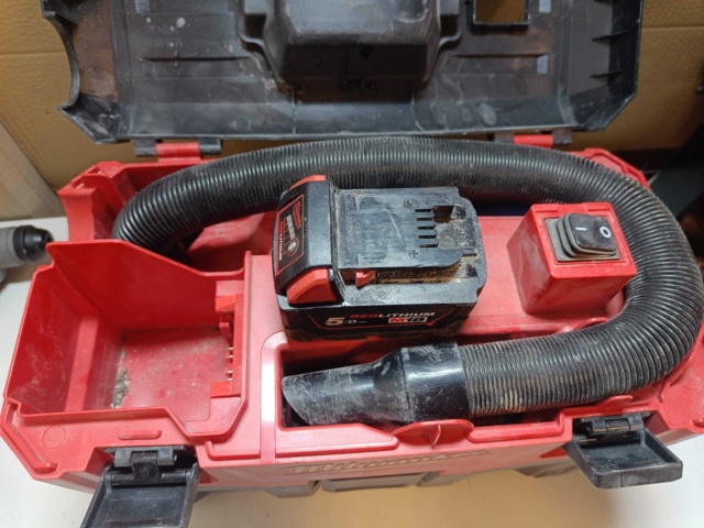 1129868-6 Milwaukee vacuum cleaner