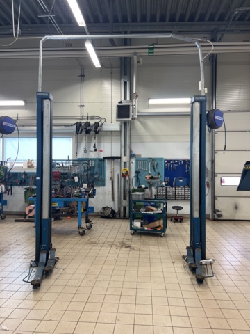 1117022-1 2-Pillar lift Nussbaum 2.25 SL 2.5Ton - 2000