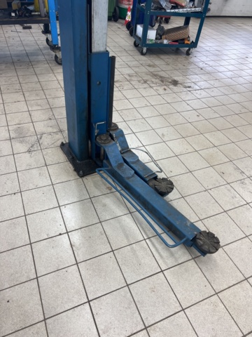 1117022-2 2-Pillar lift Nussbaum 2.25 SL 2.5Ton - 2000