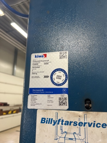 1117022-4 2-Pillar lift Nussbaum 2.25 SL 2.5Ton - 2000