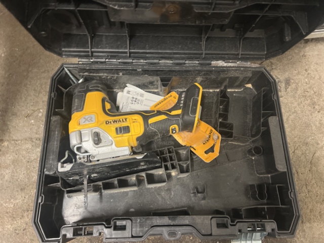 1051681-7 Elhandverktyg DeWalt 4 st med Tillbehör