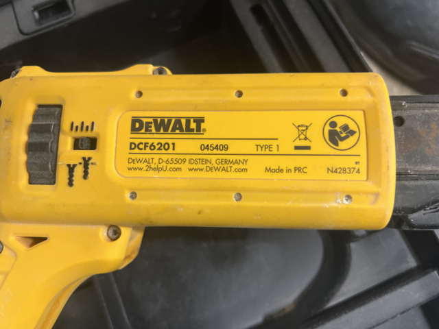 1051681-8 Elhandverktyg DeWalt 4 st med Tillbehör