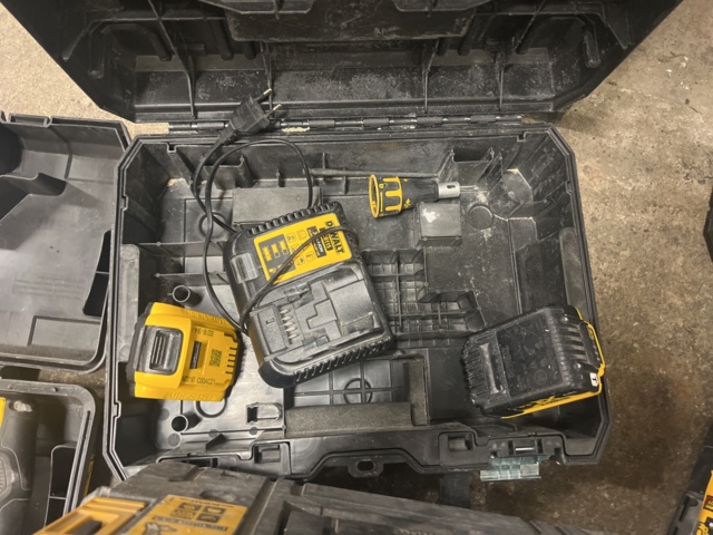 1051681-10 Elhandverktyg DeWalt 4 st med Tillbehör