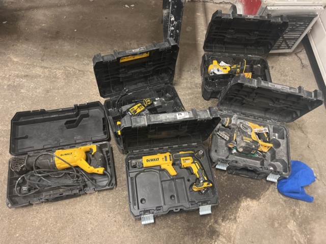1051681-1 Elhandverktyg DeWalt 4 st med Tillbehör