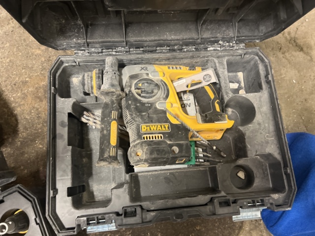 1051681-12 Elhandverktyg DeWalt 4 st med Tillbehör