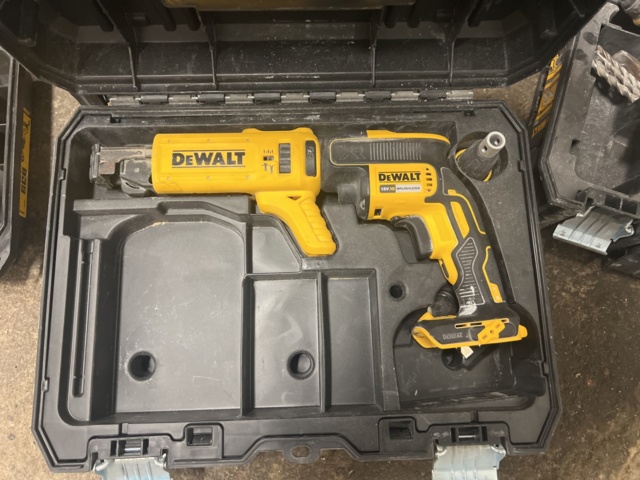 1051681-14 Elhandverktyg DeWalt 4 st med Tillbehör