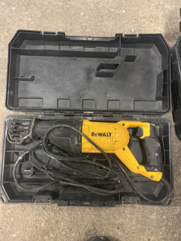 1051681-15 Elhandverktyg DeWalt 4 st med Tillbehör