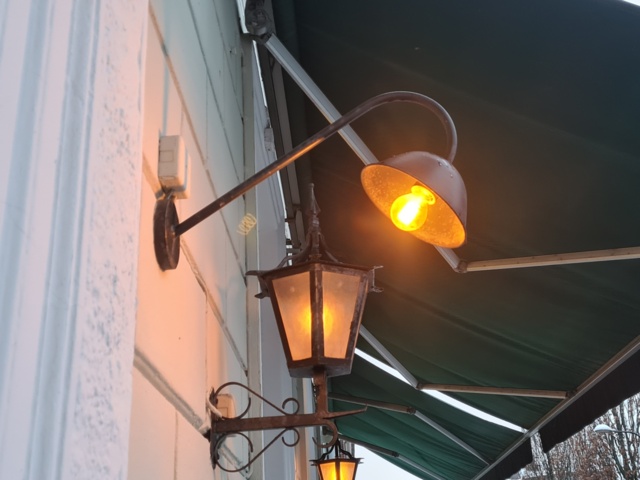 1067310-3 Ytterlampor 8st