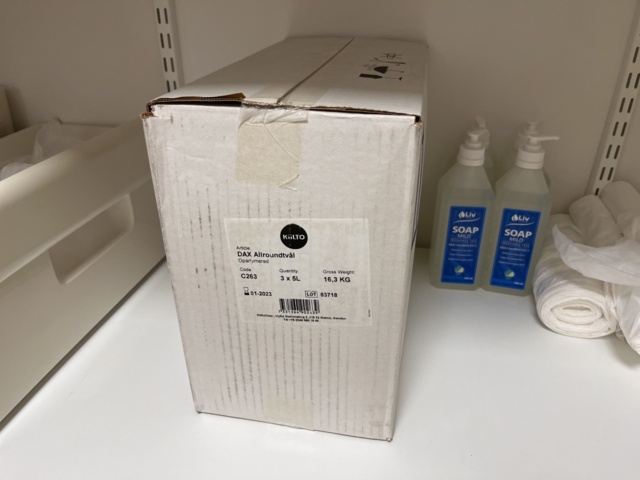 1131891-19 Everything in the room - Consumables & reception related