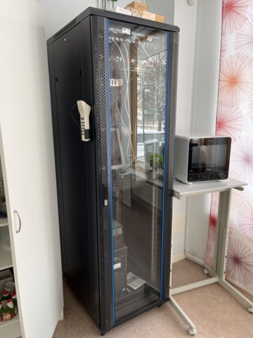 1131900-1 Server rack (Toten) with equipment