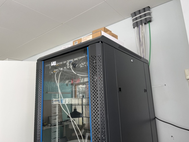 1131900-3 Server rack (Toten) with equipment