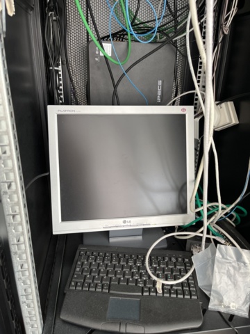 1131900-7 Server rack (Toten) with equipment