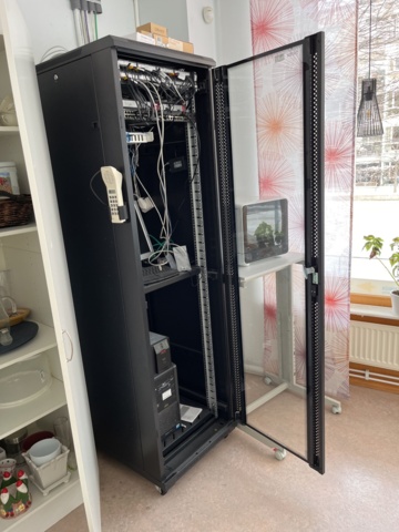 1131900-8 Server rack (Toten) with equipment